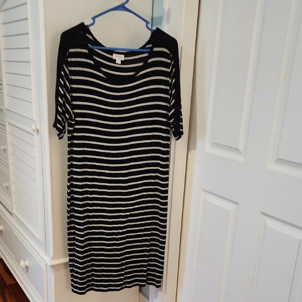 LuLaRoe Black and Gray Raglan Midi Dress